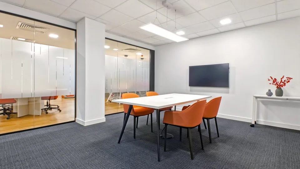 Privater Büroraum für 40 in Regus Dammstrasse – Foto 6 von 11
