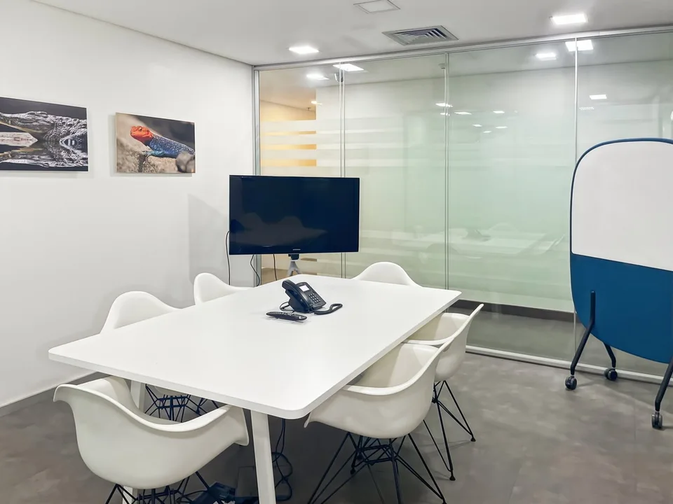 Büro für 40 Personen bei Regus Rhone 8 – Foto 6 von 12
