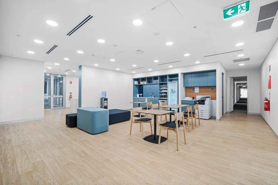 Bureau privé pour 30 à Regus Versoix Station Lakeside – photo 8 sur 10