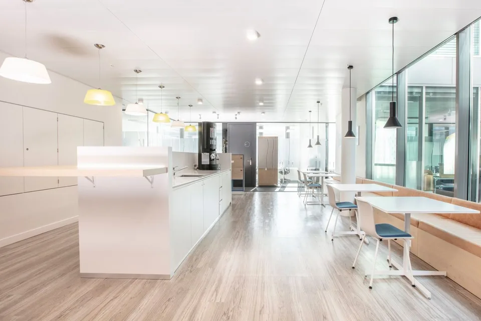 Privater Büroraum für 50 in Regus Business Park – Foto 10 von 11