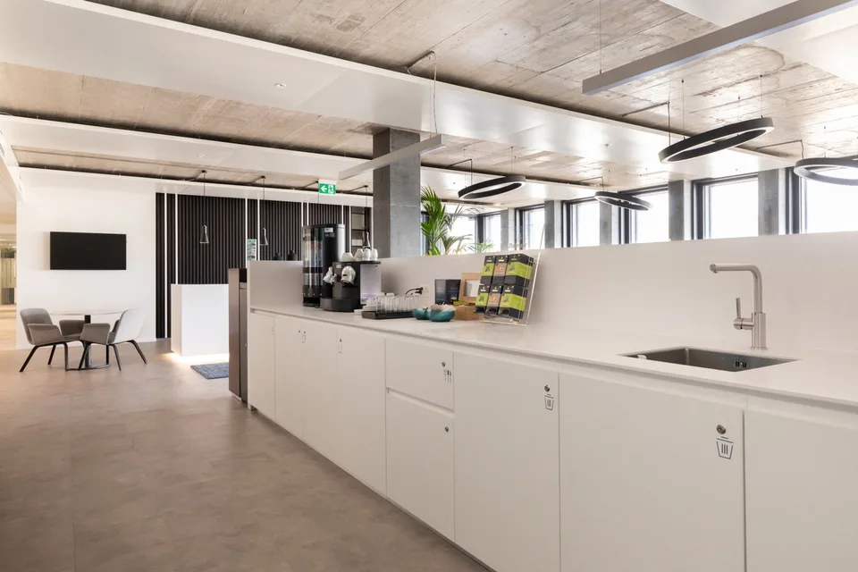 Büro für 20 Personen bei Regus Pont Rouge – Foto 8 von 10
