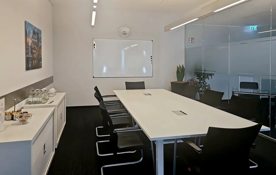 Bureau privé pour 50 à Regus Pont Rouge – photo 2 sur 12