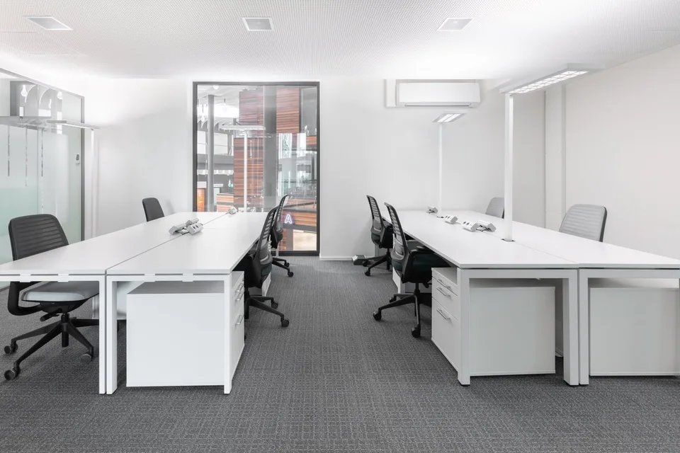 Privater Büroraum für 20 in Regus Stücki Village – Foto 7 von 9