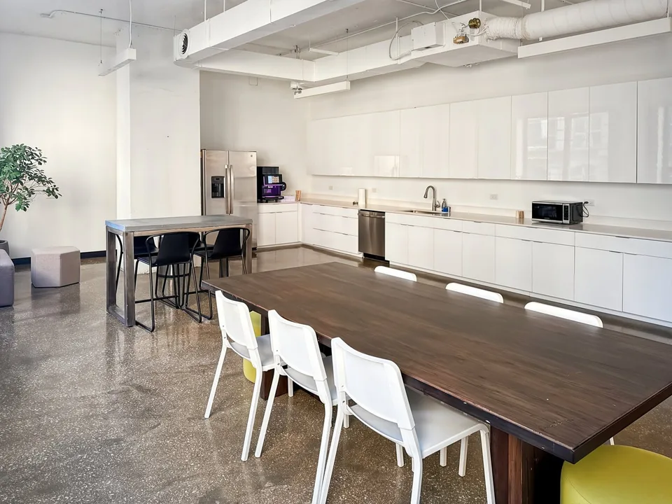 Privater Büroraum für 20 in Regus Spoom Glattpark – Foto 7 von 8