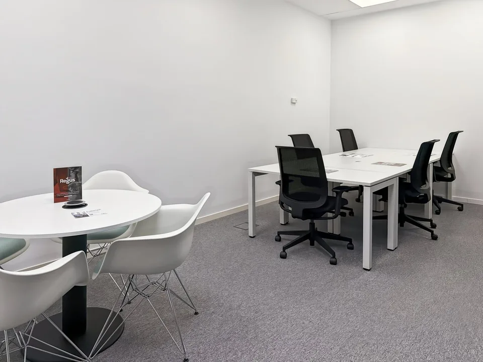 Privater Büroraum für 20 in Regus Spoom Glattpark – Foto 3 von 8