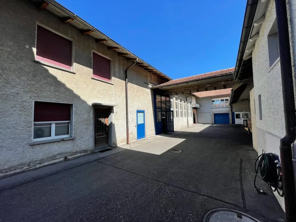 Propriété résidentielle et commerciale avec 4 unités à Leuzigen à vendre – photo 4 sur 5
