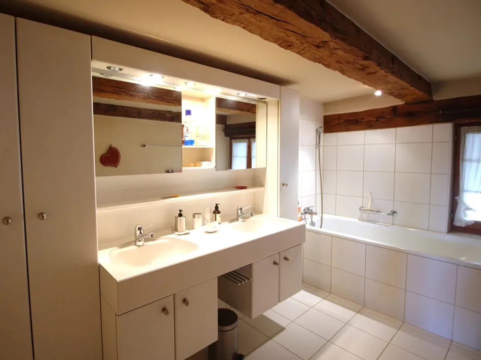Wohnen und Entwickeln: Bauernhaus mit Landreserve in Attiswil – Foto 11 von 12