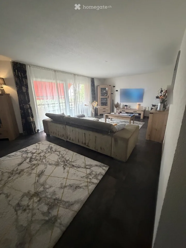 Prächtige 4.5-Zimmer-Wohnung mit hellem Balkon in Corcelle – Foto 4 von 5