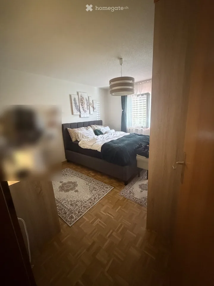 Zu vermieten: Prächtige 4-Zimmer-Wohnung mit hellem Balkon – Foto 3 von 5