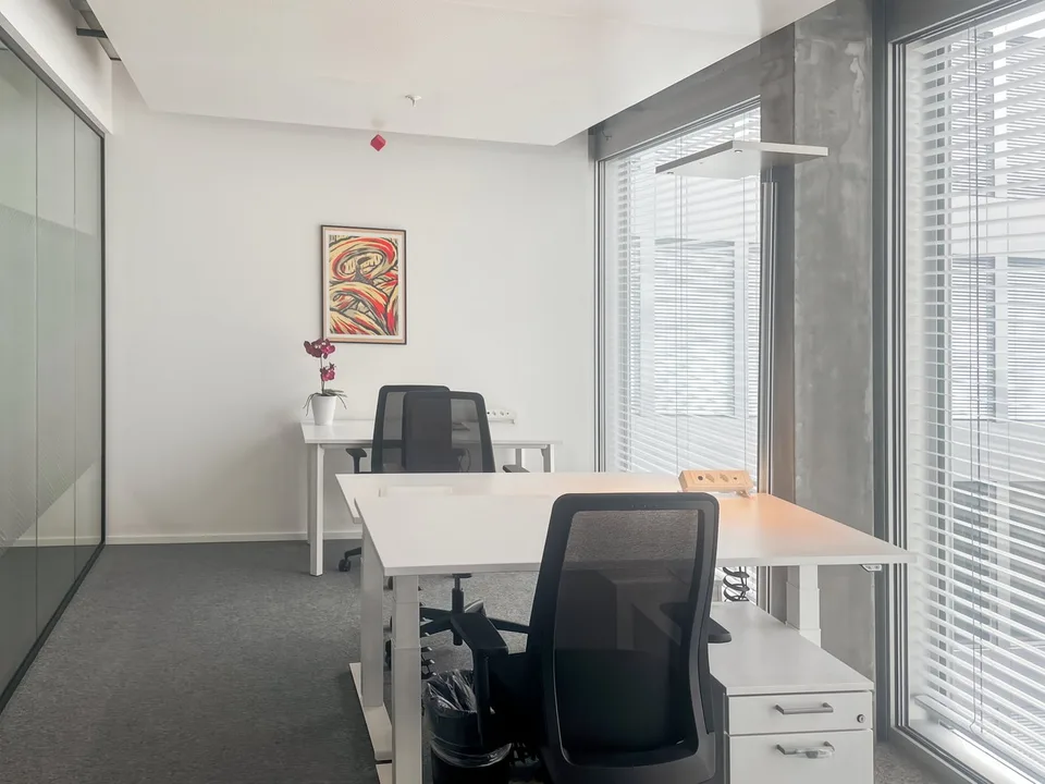 Office space for 3 in Spaces The Circle 6 – photo 3 of 10