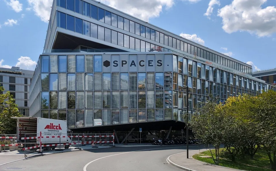 Büro mit Ausstattung in Spaces Quartier de l'Étang – Foto 2 von 8