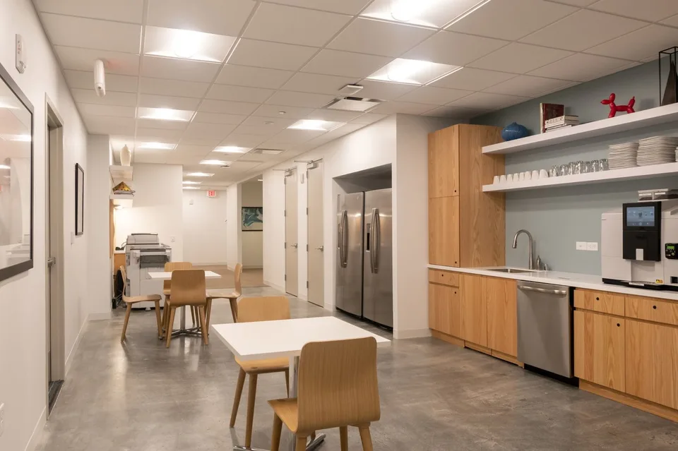 Büroräume für 20 in Spaces R2 Tower – Foto 8 von 9