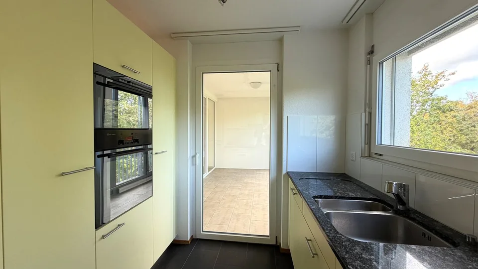Grosszügige 3.5-Zimmer-Wohnung mit Loggia und sonnigem Balkon – Foto 5 von 10