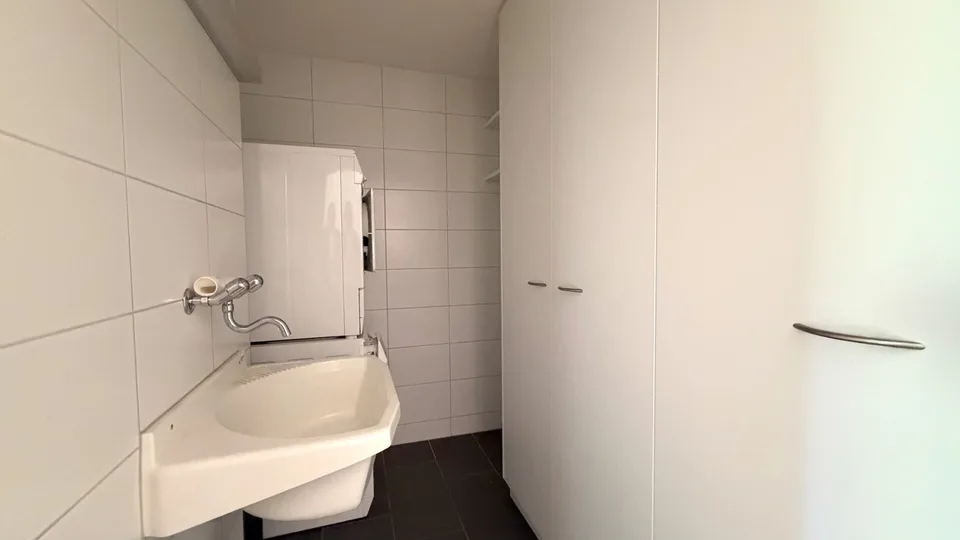 Grosszügige 3.5-Zimmer-Wohnung mit Loggia und sonnigem Balkon – Foto 9 von 10