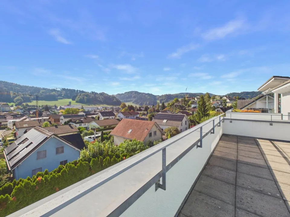 Einfamilienhaus mit atemberaubender Aussicht und Swimmingpool – Foto 3 von 30