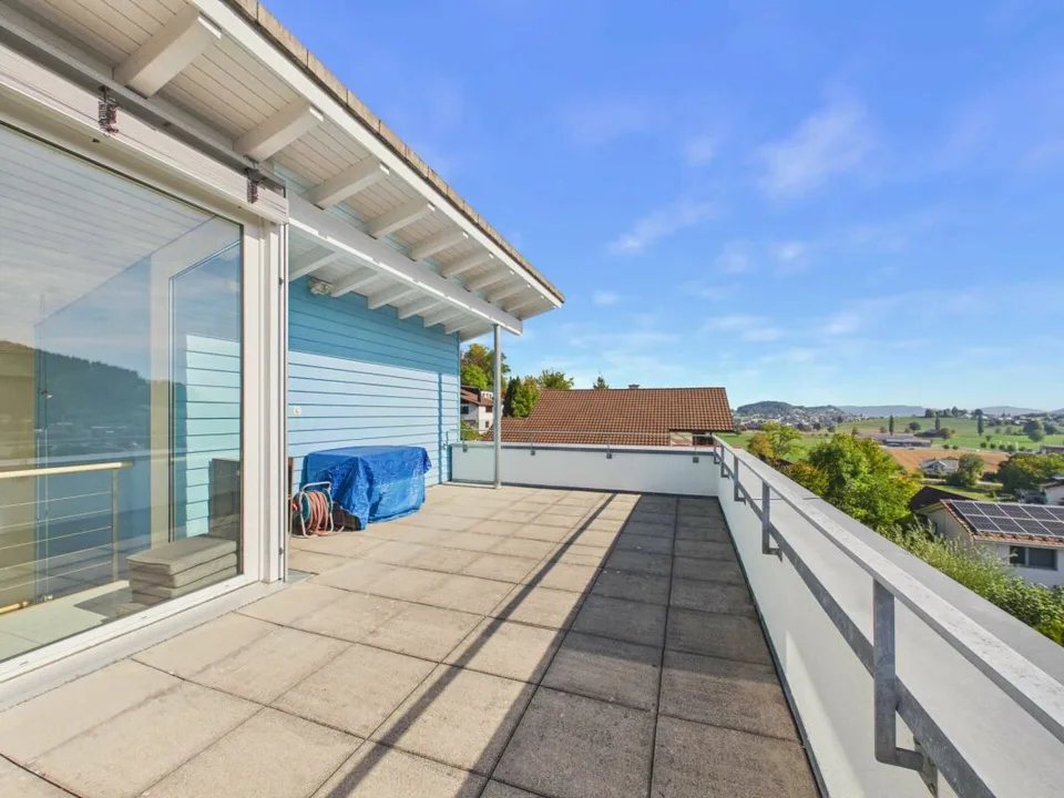 Einfamilienhaus mit atemberaubender Aussicht und Swimmingpool – Foto 9 von 30