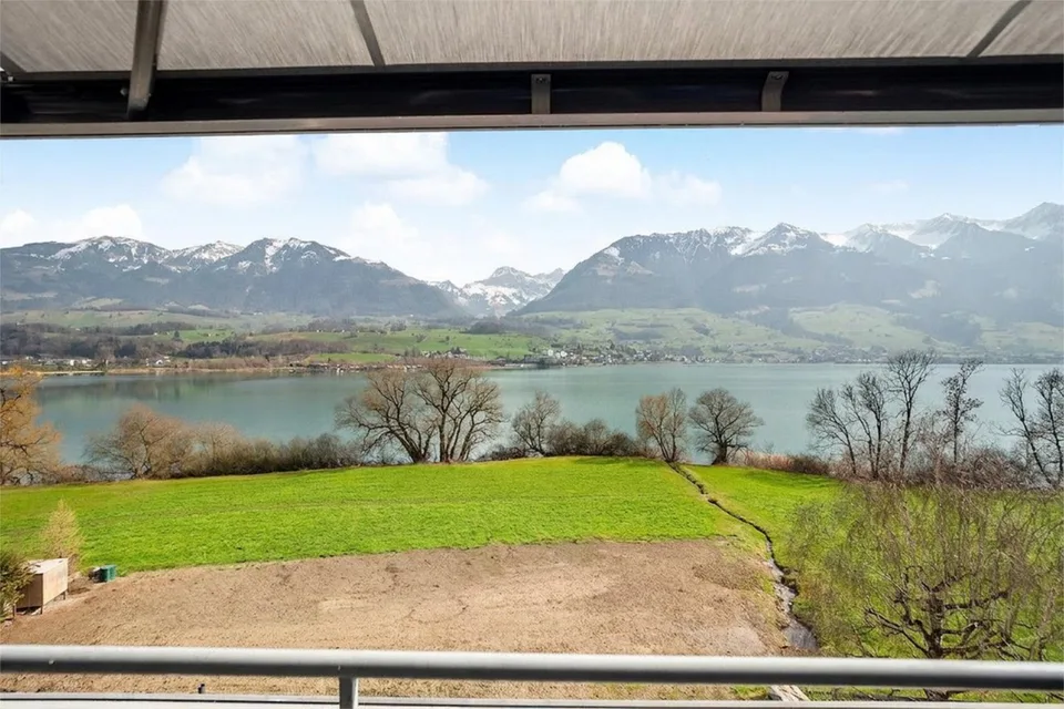 Living in Seenah with mountain panorama – photo 9 of 11