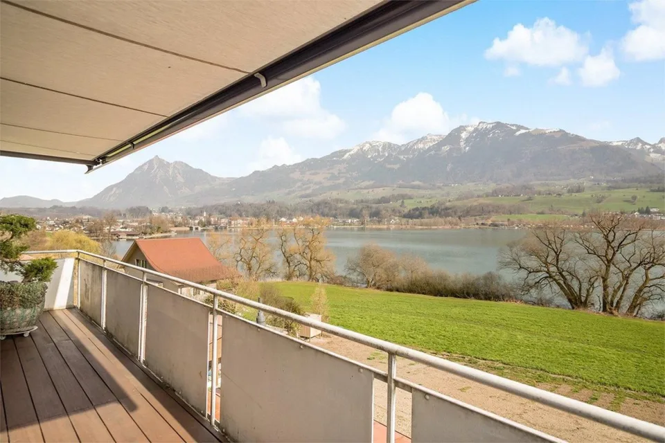 Enjoy the lake and mountain panorama – photo 6 of 10
