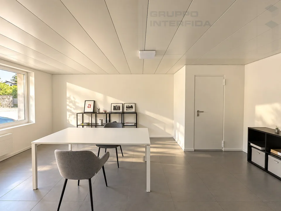BÜRO MIT VERKAUFSSCHAUFÄNLERN NACH RENOVIERUNG – Foto 3 von 9