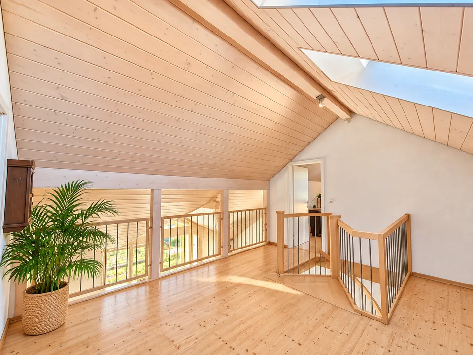 Stylish 4.5-room maisonette apartment with a far-reaching view in Walkringen – photo 10 of 11