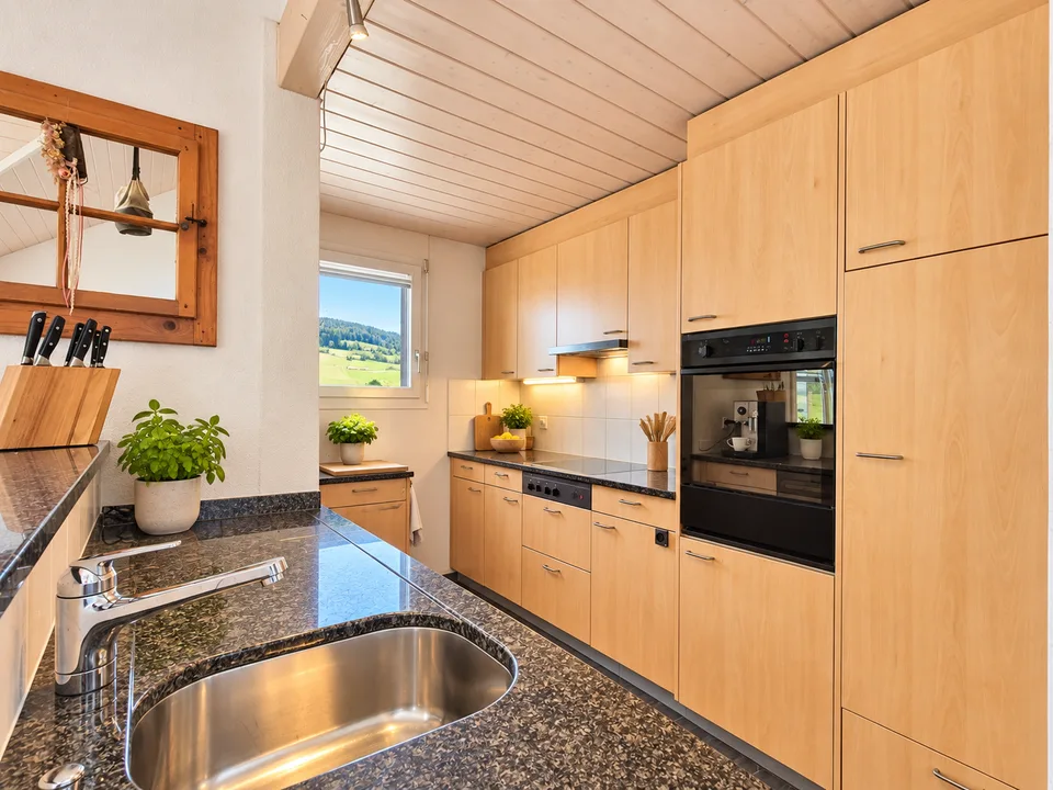 Stylish 4.5-room maisonette apartment with a far-reaching view in Walkringen – photo 5 of 11