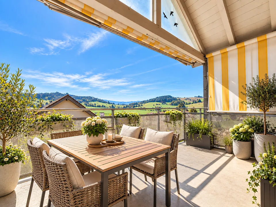 Stylish 4.5-room maisonette apartment with a far-reaching view in Walkringen – photo 2 of 11