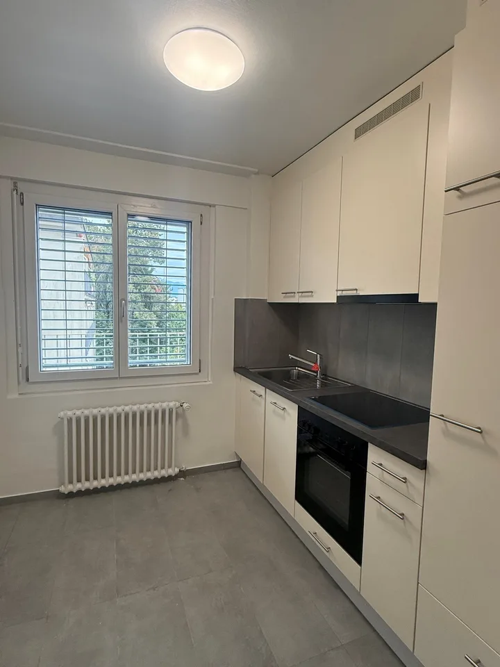Charmant appartement de 2.5 pièces avec balcon à Lausanne – photo 2 sur 4