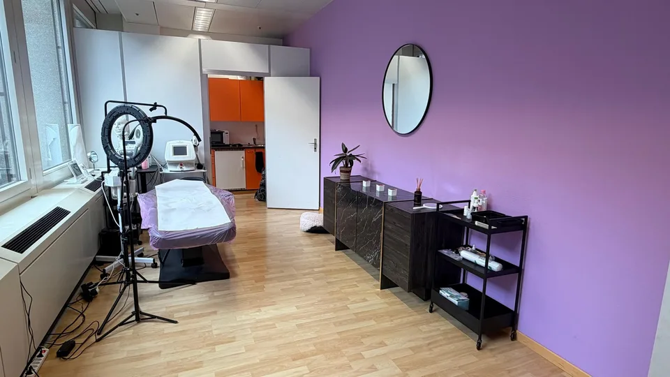 Spazio commerciale luminoso di 85 m² nel TMC, ideale per la bellezza, il showroom o l'ufficio – foto 2 di 6
