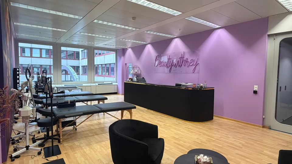 Spazio commerciale luminoso di 85 m² nel TMC, ideale per la bellezza, il showroom o l'ufficio – foto 4 di 6