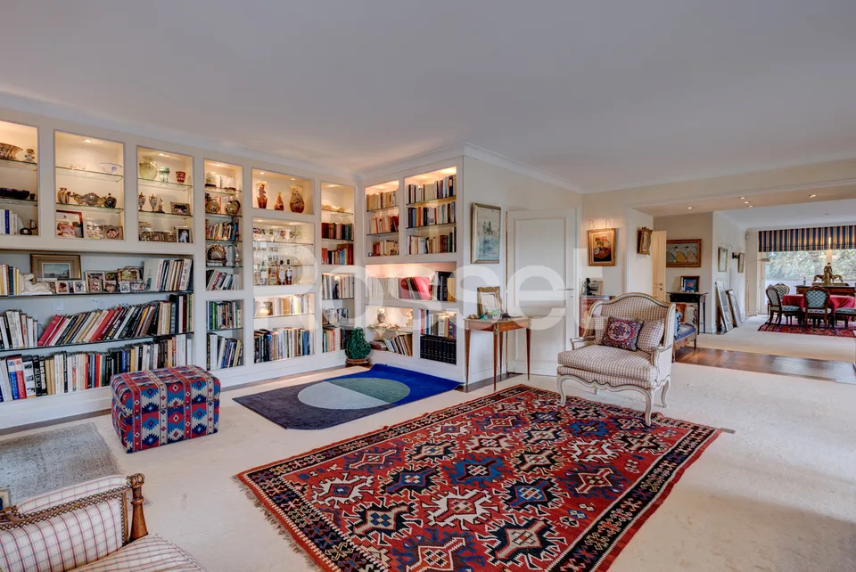 Exklusiv: Außergewöhnliche 8-Zimmer-Wohnung in Frontenex – Foto 2 von 3