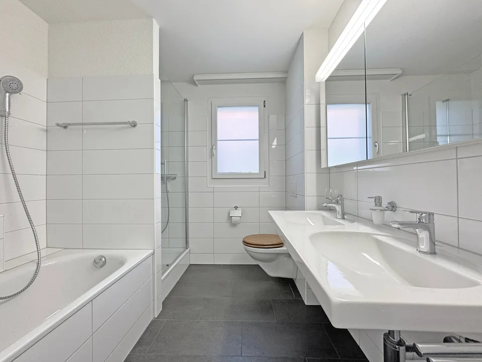 Spacious, well-thought-out 4 ½-room apartment, quiet residential area, including 2 underground parking spaces – photo 11 of 15