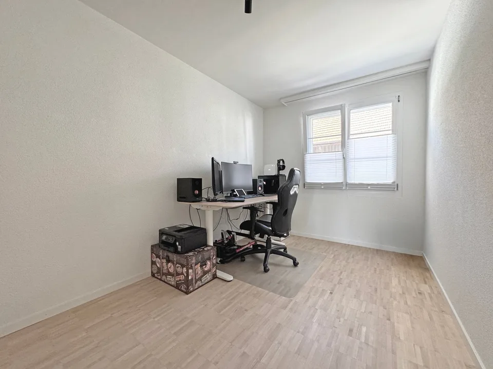 Spacious, well-thought-out 4 ½-room apartment, quiet residential area, including 2 underground parking spaces – photo 10 of 15