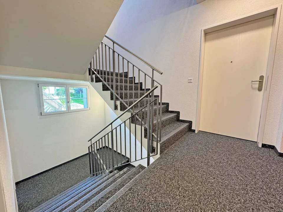 Spacious, well-thought-out 4 ½-room apartment, quiet residential area, including 2 underground parking spaces – photo 2 of 15