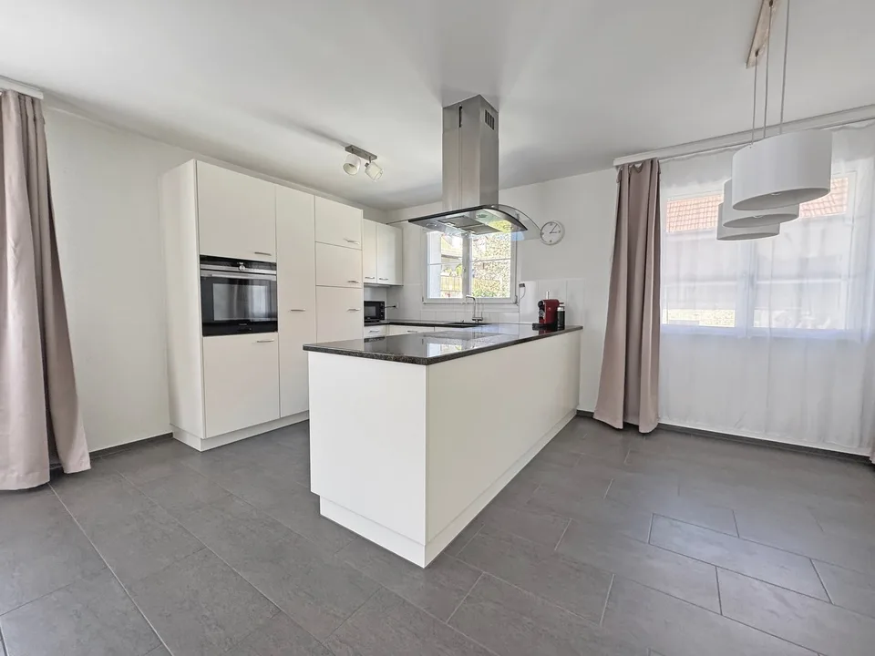 Spacious, well-thought-out 4 ½-room apartment, quiet residential area, including 2 underground parking spaces – photo 8 of 15