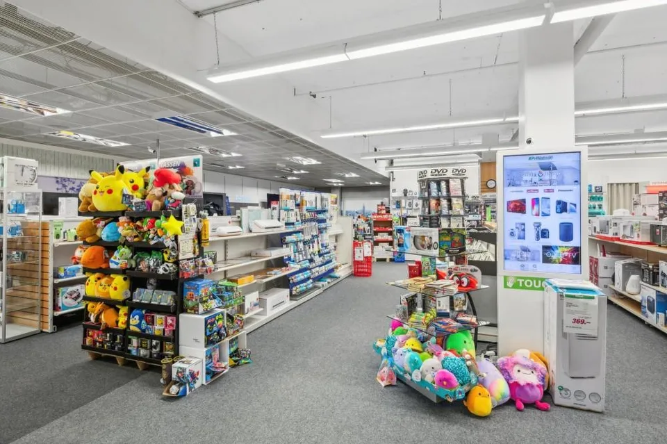 Attractive sales area in Linth Park – photo 2 of 6