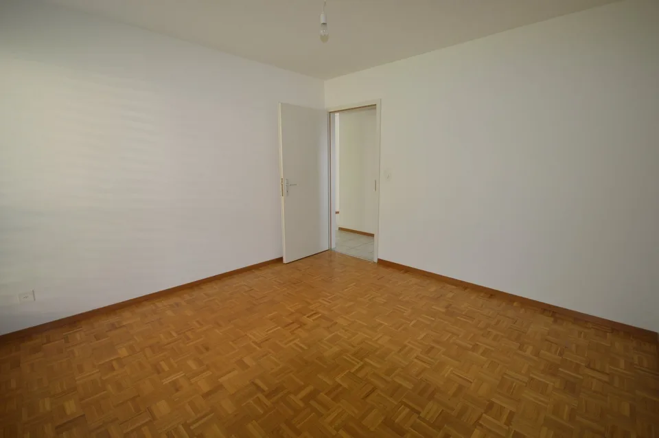 Charmanter Apartment mit 3.5 Zimmern und Balkon in Pully – Foto 3 von 4