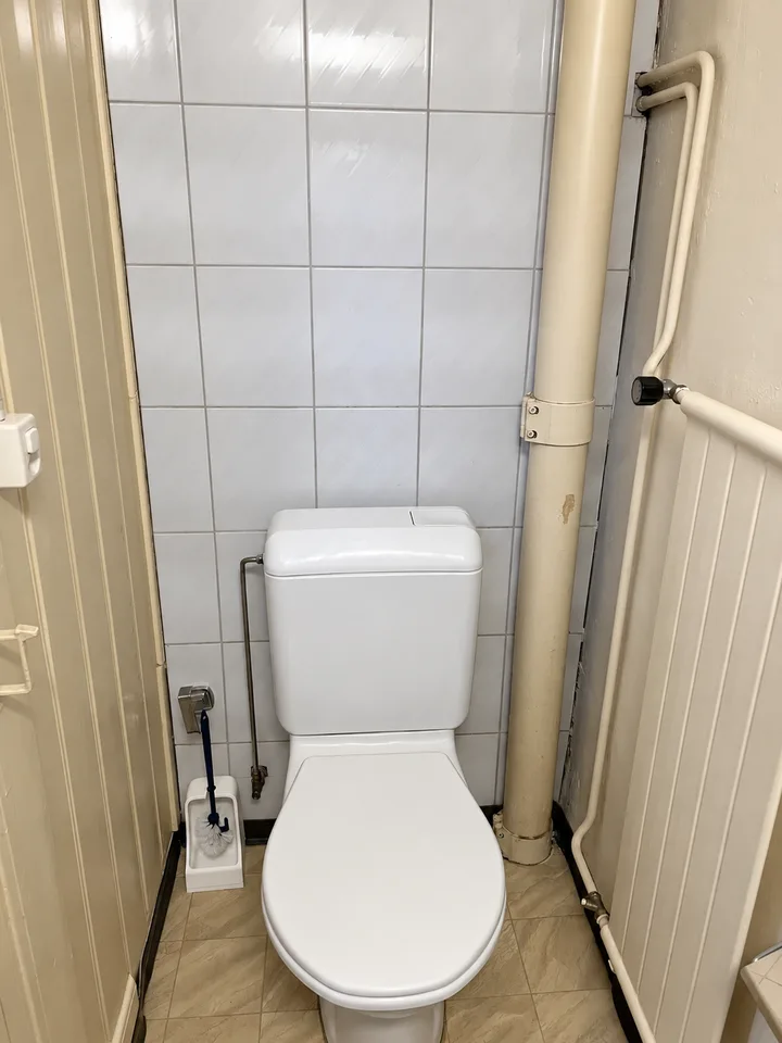 Helles Büro / Studio mit Parkettboden und Tageslicht – Foto 3 von 4