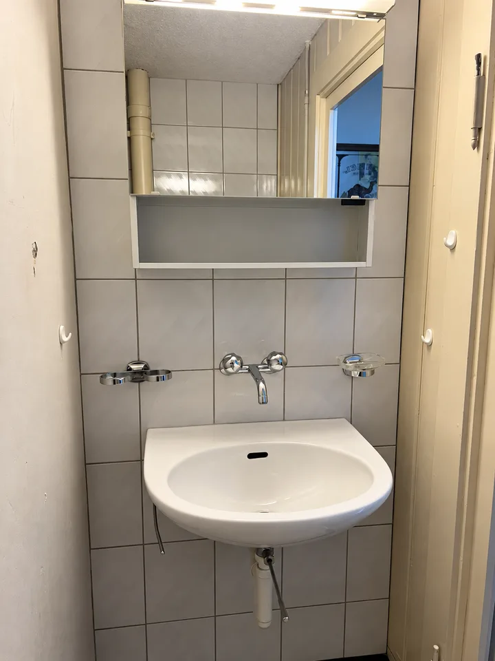Helles Büro / Studio mit Parkettboden und Tageslicht – Foto 4 von 4