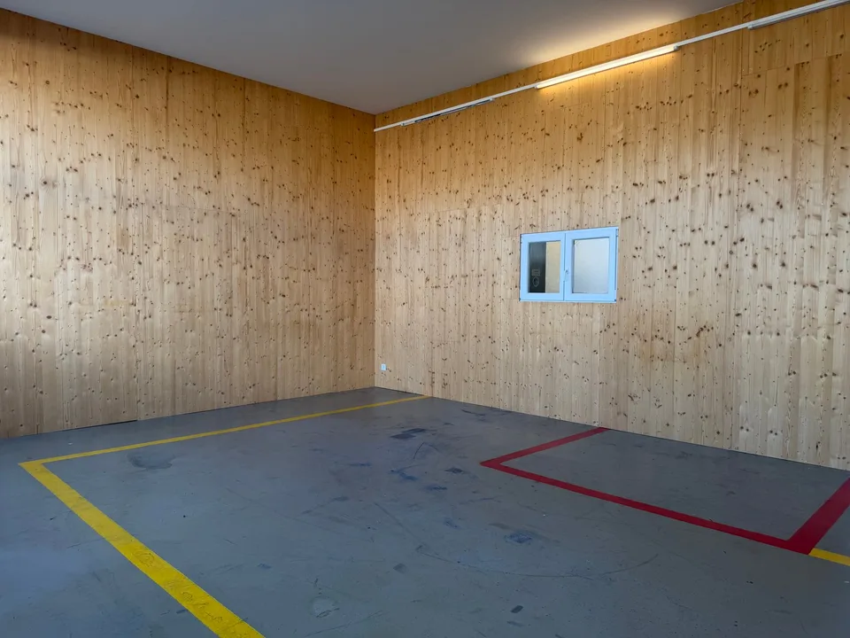 Ufficio all-inclusive in una sala di fabbrica creativa – foto 4 di 17