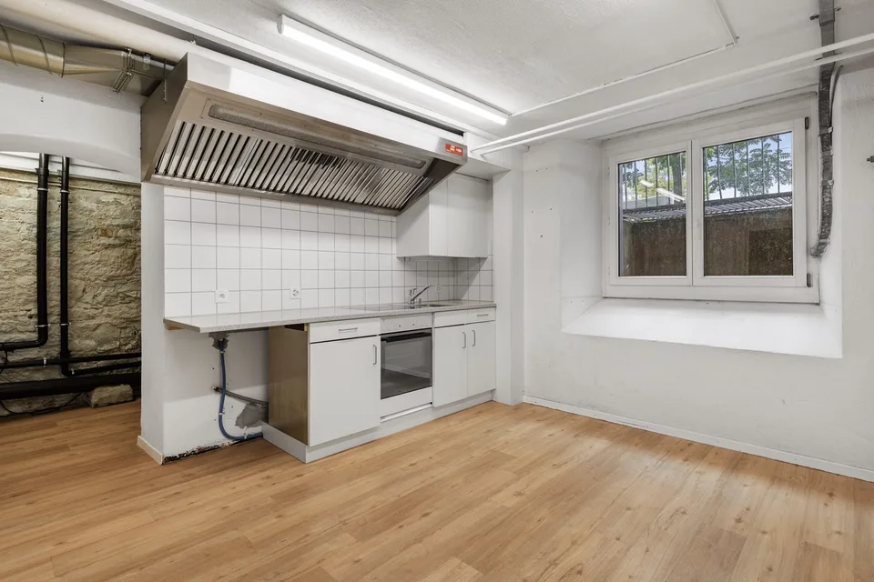 Salle polyvalente au sous-sol sur Gessnerallee dans le district 1 – photo 6 sur 7