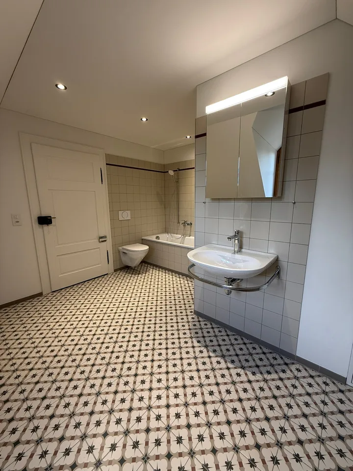 Charmantes Wohnjuwel: 4.5 Zi.-Whg. in der Villa Obach – Foto 9 von 10