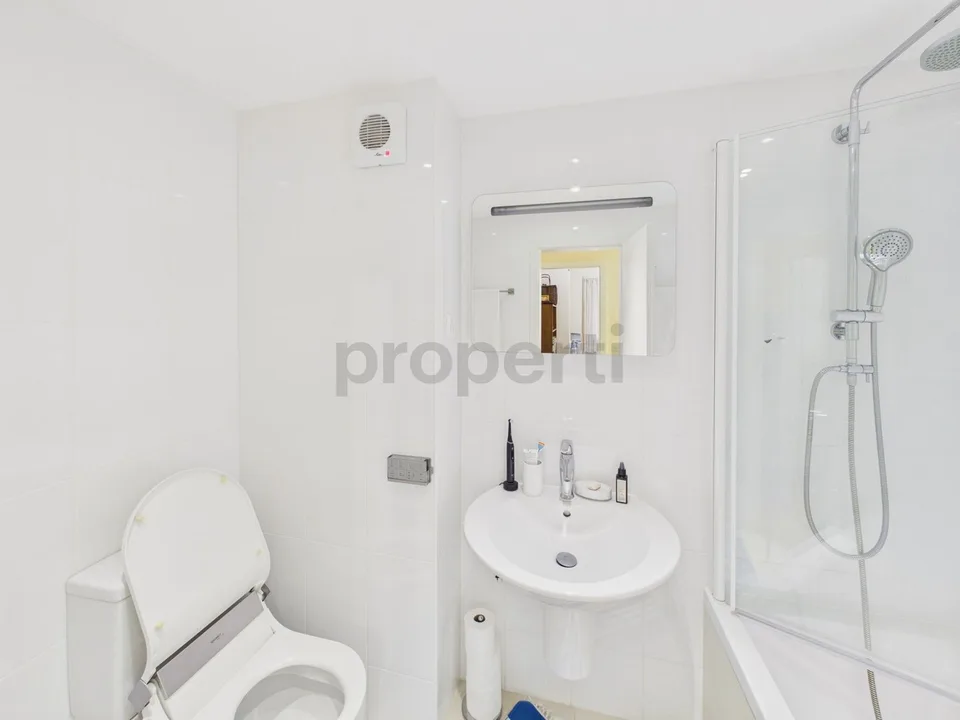 Large garden, magnificent veranda, bright ground floor, 4 bedrooms! – photo 10 of 27