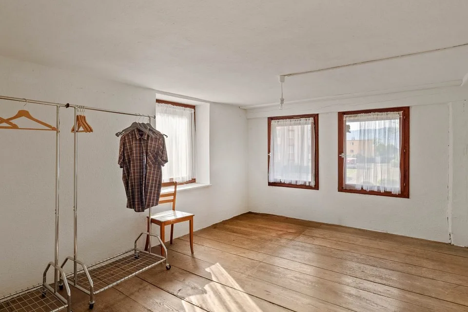 To be renovated in a great location – photo 10 of 13