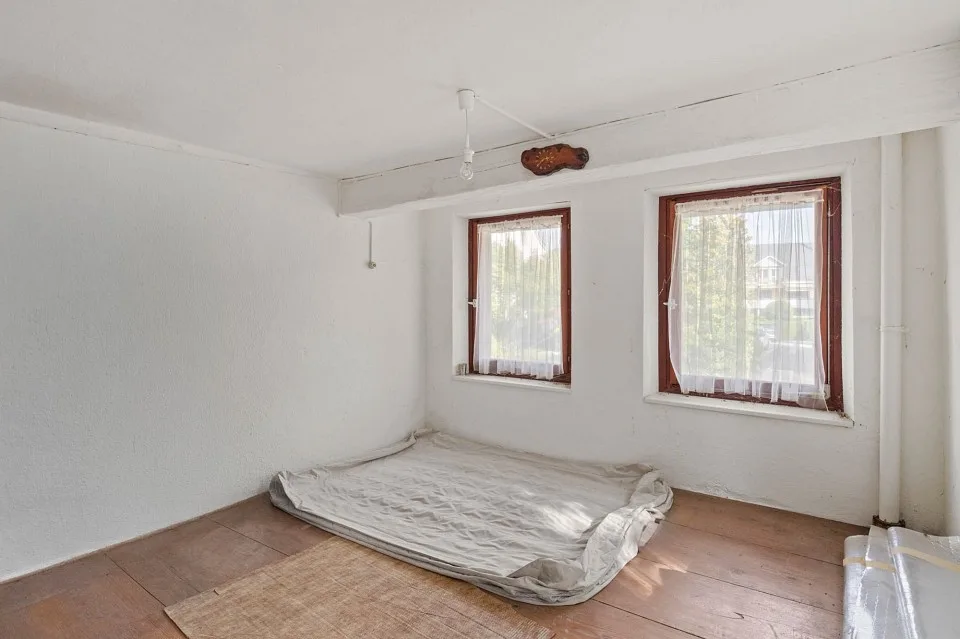 To be renovated in a great location – photo 9 of 13