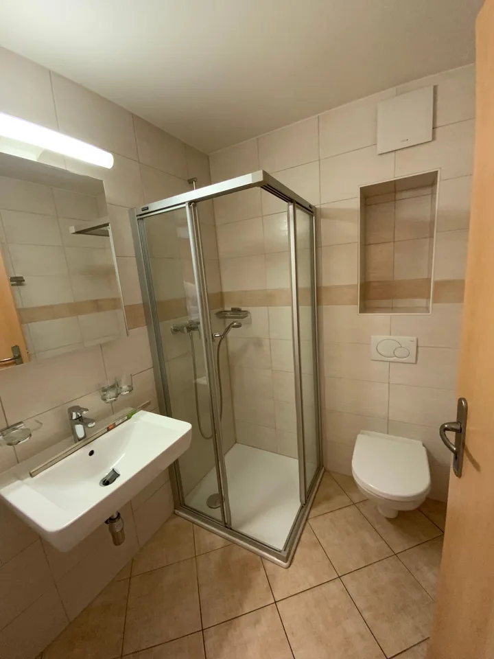 Zu vermieten geräumige und schöne 2,5-Zimmer-Wohnung – Foto 3 von 9
