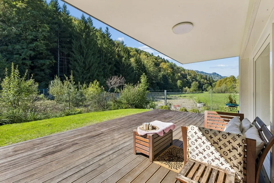 Sonnige 5.5-Zimmer-Doppelhaushälfte direkt am Wildnispark Langenberg – Foto 2 von 7