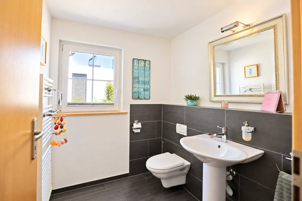 Casa unifamiliare di 5,5 locali elegante con ampio spazio di parcheggio per veicoli – foto 10 di 16