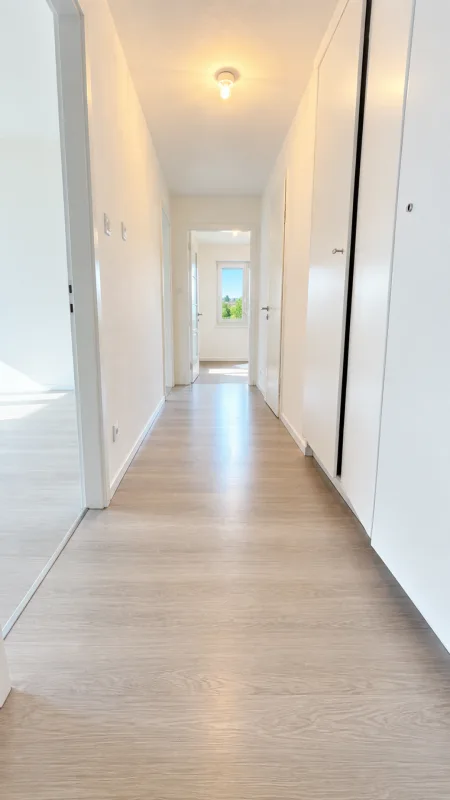 Neu Sanierte 3 Zimmerwohnung zentrale Lage ! – Foto 5 von 11