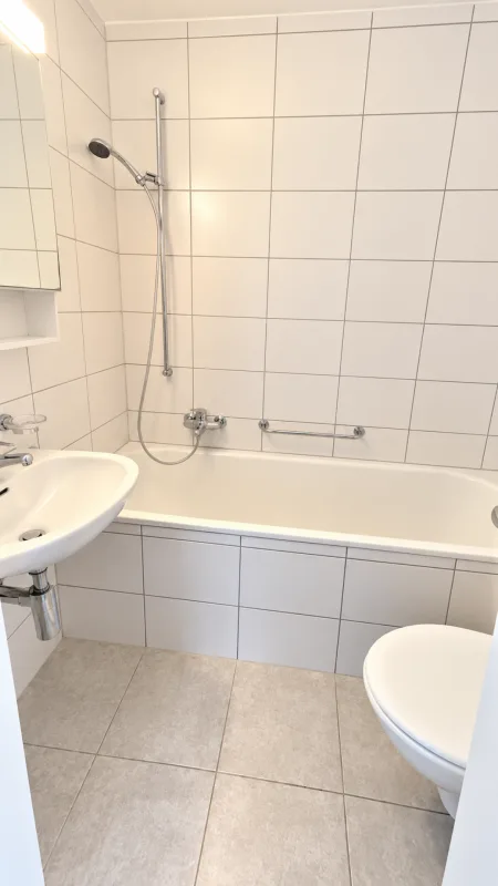 Neu Sanierte 3 Zimmerwohnung zentrale Lage ! – Foto 7 von 11