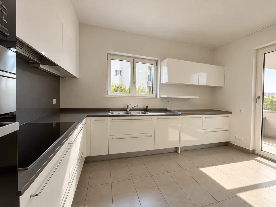 Geräumige 4.5-Zimmer-Wohnung mit Seeblick in einer exklusiven Residenz in Lugano – Foto 5 von 13
